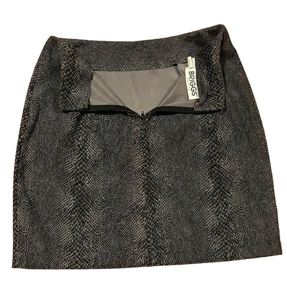 Briggs Petite Snake Print Mini Skirt (Sz 8) - Picture 4 of 10